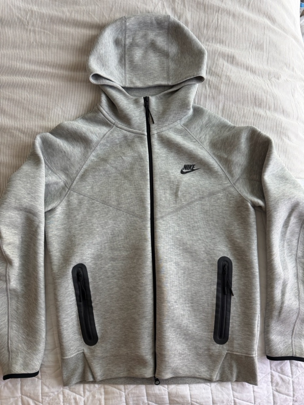 Nike Sports Tech Fleece Grey Hoodie (FB7921-063) Men’s Size M